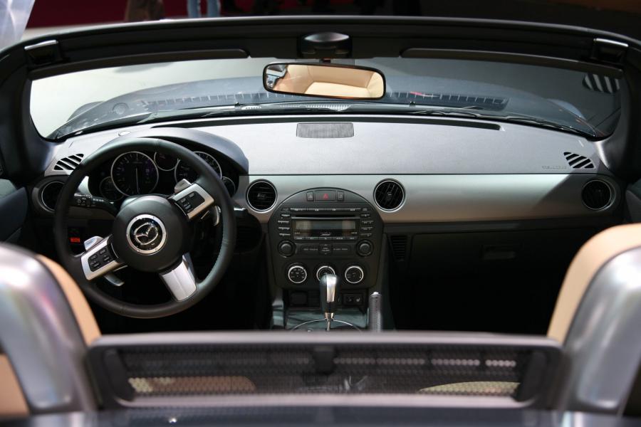  Mazda MX-5 Roadster Coupe 2009 года  (фото 10 из 34)